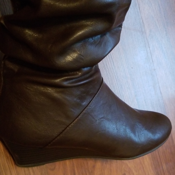 Boots - Picture 5 of 5